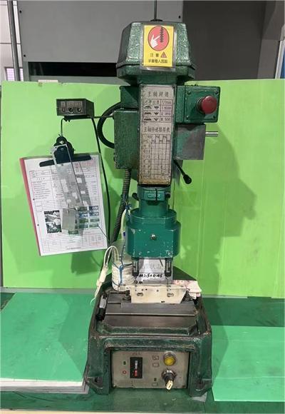 13、單軸攻絲機.jpg